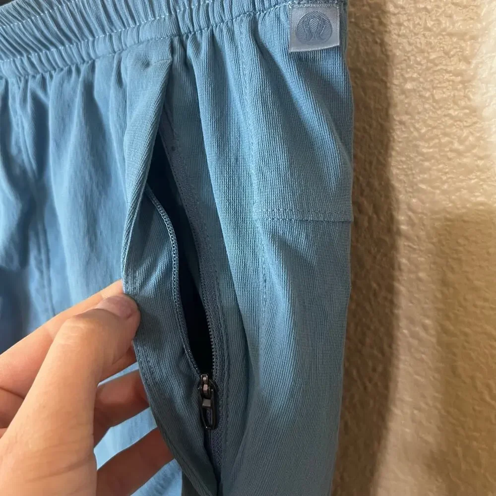 Lululemon Bowline 8” Shorts in blue MENS LARGE